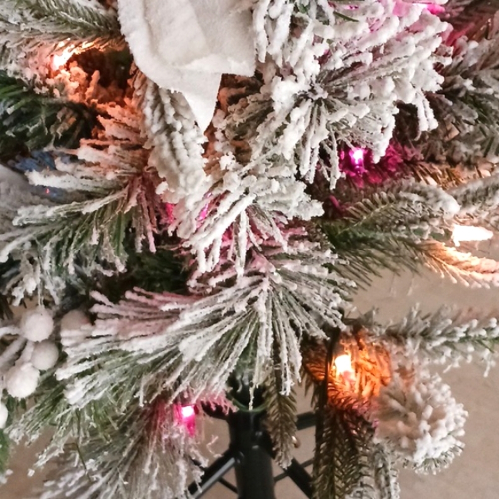 Lighted 3ft holiday Tree by Valeri Parhill/Qvc, plug-in,lightly flocked,,,NEW - Picture 8 of 12